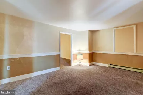 Living - 206 Pleasant Hill Dr, Lititz, PA 17543 photo 4 of 5
