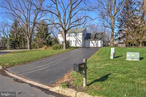 206 Pleasant Hill Dr, Lititz, PA 17543