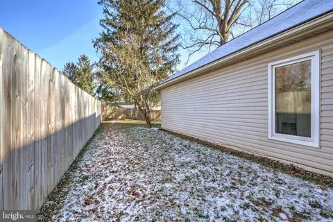 Exterior - 206 Pleasant Hill Dr, Lititz, PA 17543 photo 6 of 6