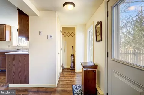 Entry Way - 206 Pleasant Hill Dr, Lititz, PA 17543 photo 4 of 7