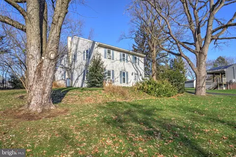 Exterior - 206 Pleasant Hill Dr, Lititz, PA 17543 photo 4 of 6