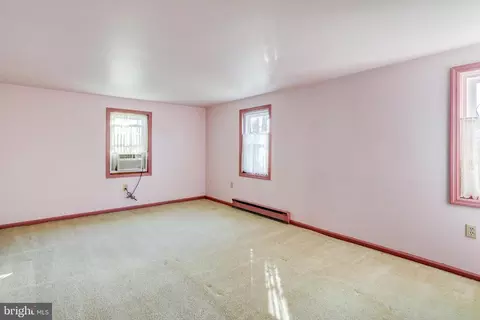 Bedroom - 206 Pleasant Hill Dr, Lititz, PA 17543 photo 2 of 3