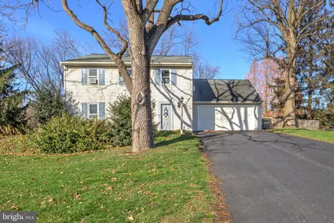 Exterior - 206 Pleasant Hill Dr, Lititz, PA 17543 photo 2 of 6