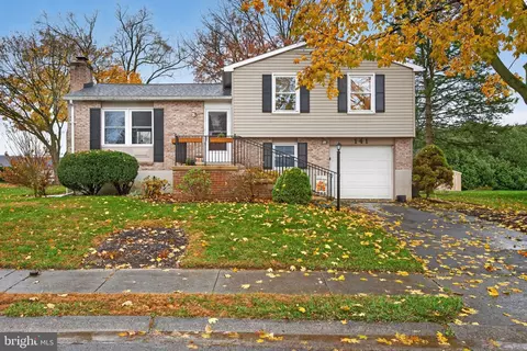 141 Summer Ln, Lititz, PA 17543