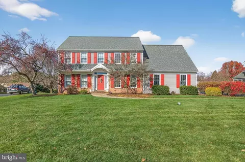 Exterior - 35 Old Post Ln, Lititz, PA 17543 photo 3 of 8