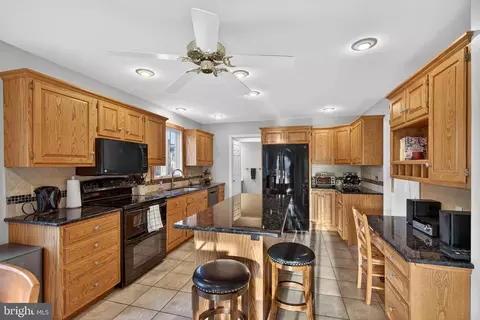 Kitchen - 35 Old Post Ln, Lititz, PA 17543 photo 1 of 4