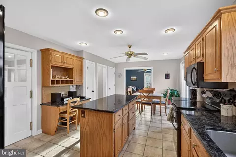 Kitchen - 35 Old Post Ln, Lititz, PA 17543 photo 4 of 4
