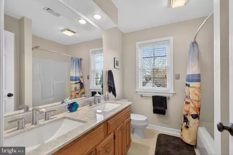 Bath - 35 Old Post Ln, Lititz, PA 17543 photo 1 of 5