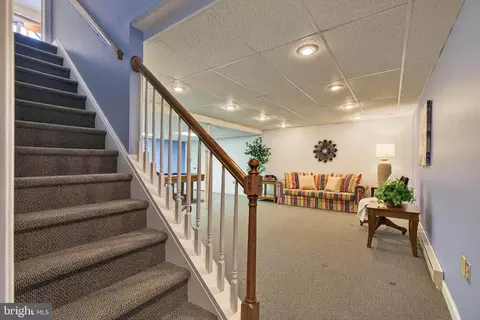 Entry Way - 35 Old Post Ln, Lititz, PA 17543 photo 7 of 11