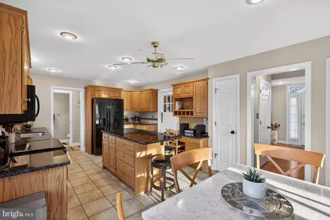 Kitchen - 35 Old Post Ln, Lititz, PA 17543 photo 2 of 4