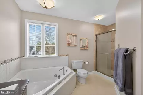 Bath - 35 Old Post Ln, Lititz, PA 17543 photo 3 of 5