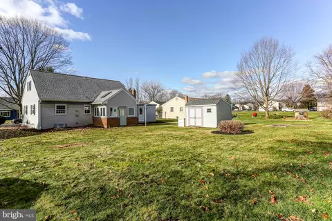 Exterior - 233 Cardinal Rd, Lititz, PA 17543 photo 6 of 7