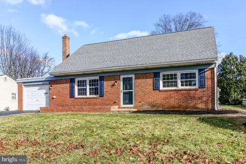 Exterior - 233 Cardinal Rd, Lititz, PA 17543 photo 2 of 7
