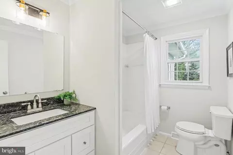 Bath - 233 Cardinal Rd, Lititz, PA 17543 photo 1 of 1