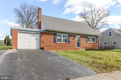 Exterior - 233 Cardinal Rd, Lititz, PA 17543 photo 3 of 7