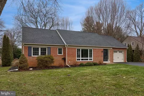 109 Woodlawn Dr, Willow Street, PA 17584