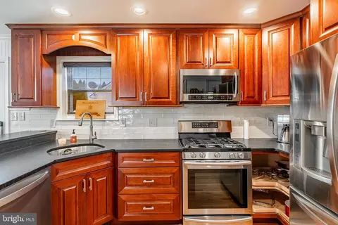 Kitchen - 1016 Sloan St, Lititz, PA 17543 photo 2 of 3