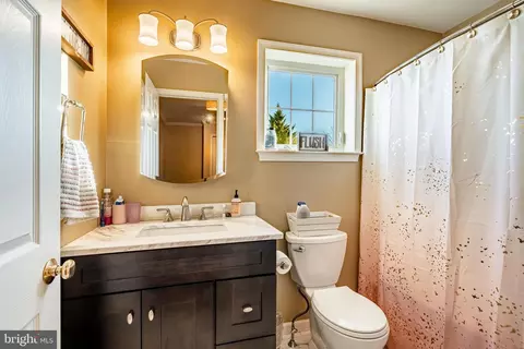 Bath - 1016 Sloan St, Lititz, PA 17543 photo 4 of 4