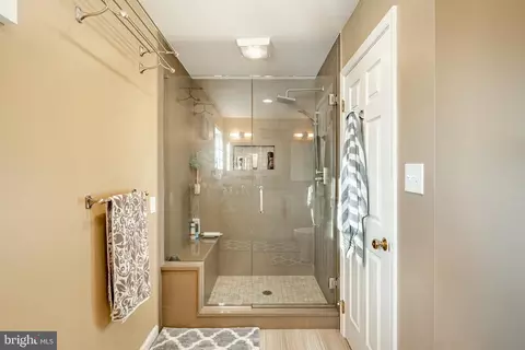 Bath - 1016 Sloan St, Lititz, PA 17543 photo 3 of 4