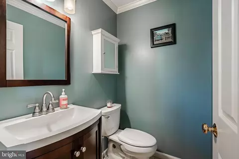 Bath - 1016 Sloan St, Lititz, PA 17543 photo 1 of 4