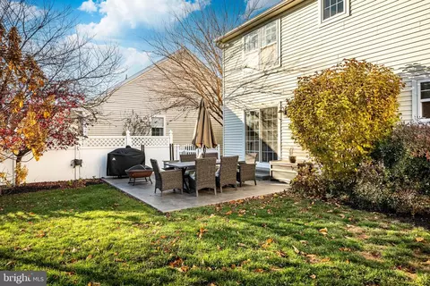 Exterior - 1016 Sloan St, Lititz, PA 17543 photo 6 of 10