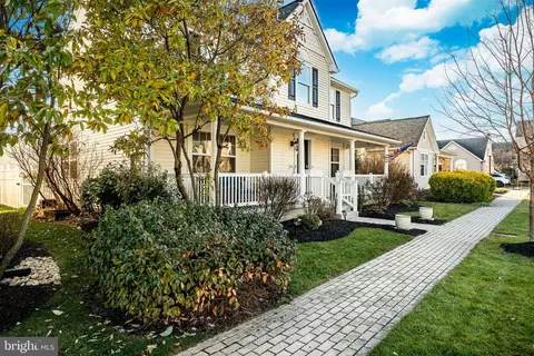 Exterior - 1016 Sloan St, Lititz, PA 17543 photo 2 of 10