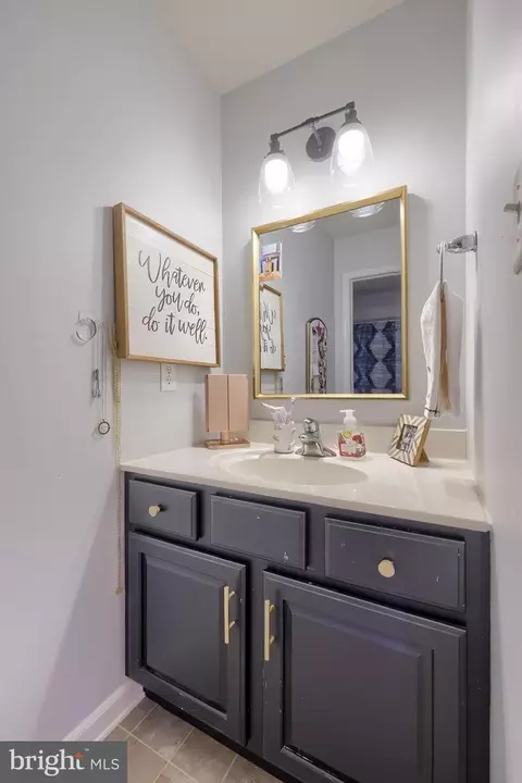 Bath - 307 Bowyer Ln, Lititz, PA 17543 photo 3 of 8