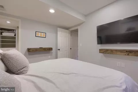 Bedroom - 307 Bowyer Ln, Lititz, PA 17543 photo 2 of 6