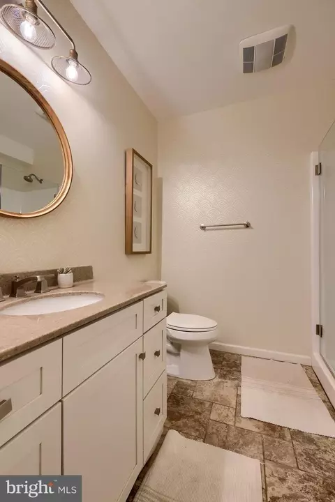 Bath - 307 Bowyer Ln, Lititz, PA 17543 photo 2 of 8