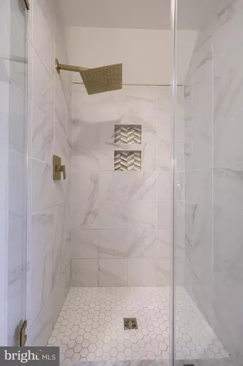 Bath - 307 Bowyer Ln, Lititz, PA 17543 photo 7 of 8