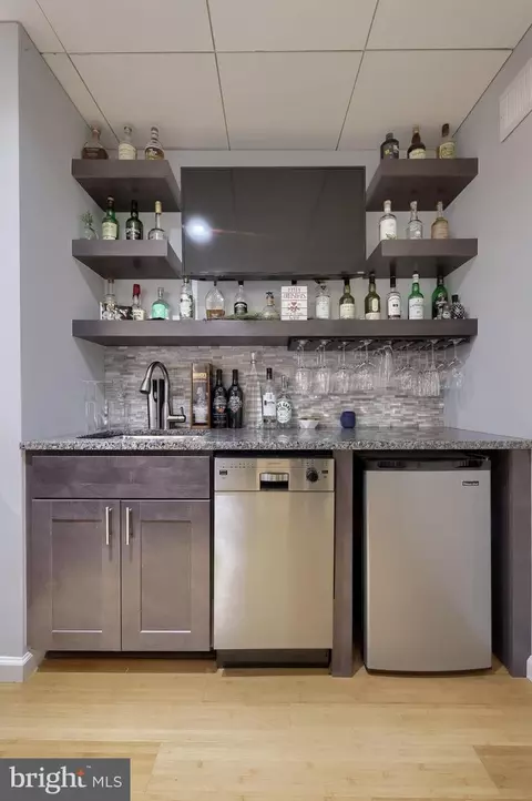 Kitchen - 307 Bowyer Ln, Lititz, PA 17543 photo 6 of 6