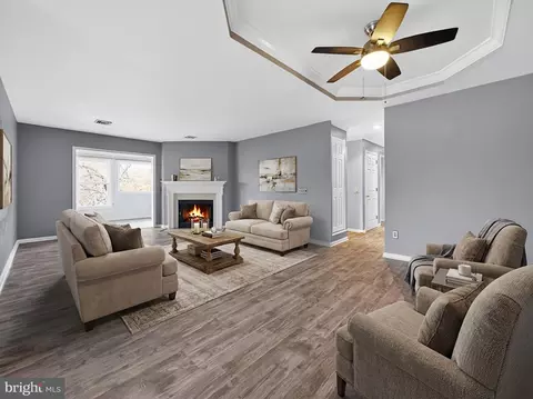 1007 Country Place Dr, Lancaster, PA 17601