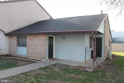 347 Greenland Dr, Lancaster, PA 17602