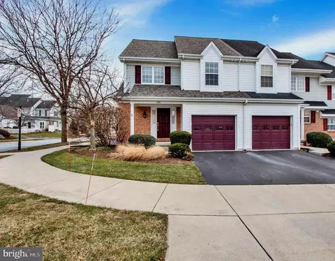 606 Brentwood Dr, Lititz, PA 17543