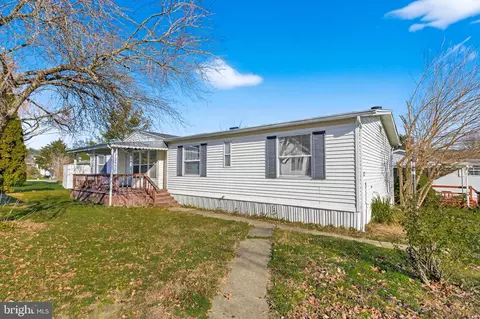 102 Arrowwood Ct, Lancaster, PA 17603