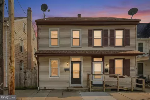 37 W Ferdinand St, Manheim, PA 17545
