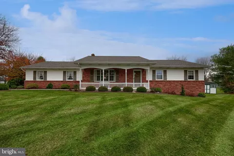 10 Carriage Dr, Gordonville, PA 17529