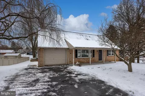 5421 Rainbow Dr, East Petersburg, PA 17520