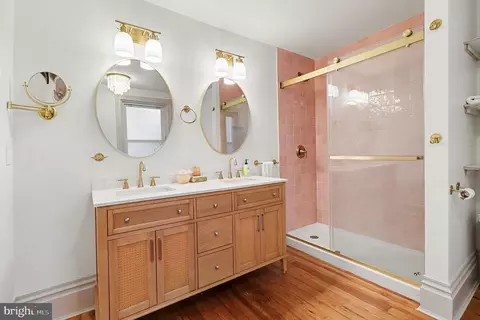 Bath - 24 E Orange St, Lititz, PA 17543 photo 3 of 4