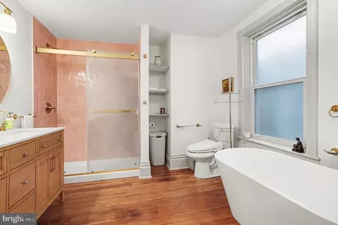 Bath - 24 E Orange St, Lititz, PA 17543 photo 4 of 4