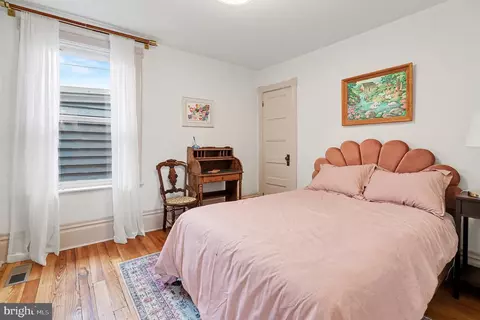 Bedroom - 24 E Orange St, Lititz, PA 17543 photo 4 of 7
