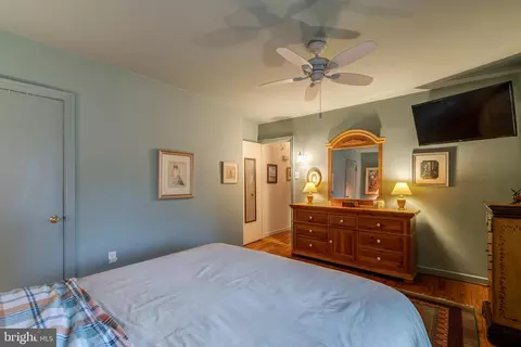 Bedroom - 141 E Lincoln Ave, Lititz, PA 17543 photo 2 of 4