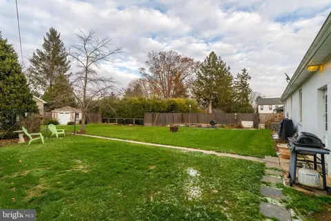 Exterior - 141 E Lincoln Ave, Lititz, PA 17543 photo 6 of 14