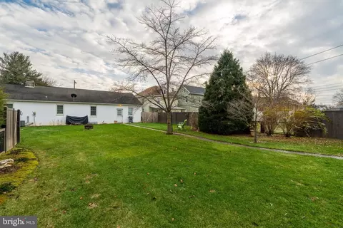 Exterior - 141 E Lincoln Ave, Lititz, PA 17543 photo 11 of 14