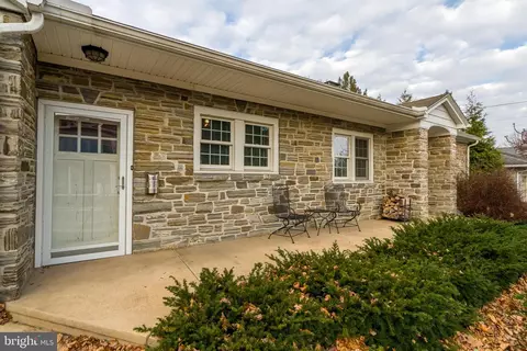 Exterior - 141 E Lincoln Ave, Lititz, PA 17543 photo 5 of 14