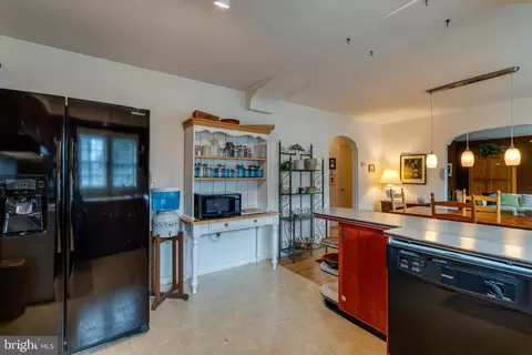 Kitchen - 141 E Lincoln Ave, Lititz, PA 17543 photo 2 of 3