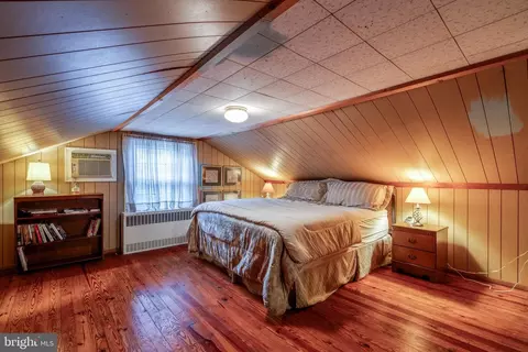 Bedroom - 141 E Lincoln Ave, Lititz, PA 17543 photo 3 of 4