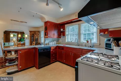 Kitchen - 141 E Lincoln Ave, Lititz, PA 17543 photo 1 of 3
