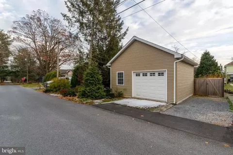 Exterior - 141 E Lincoln Ave, Lititz, PA 17543 photo 13 of 14