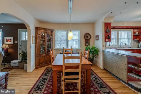 Dining - 141 E Lincoln Ave, Lititz, PA 17543 photo 2 of 3